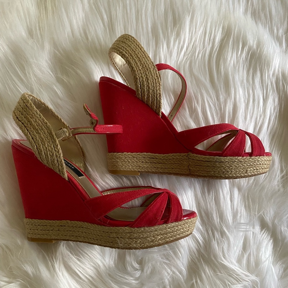 WHBM NWT coral wedges